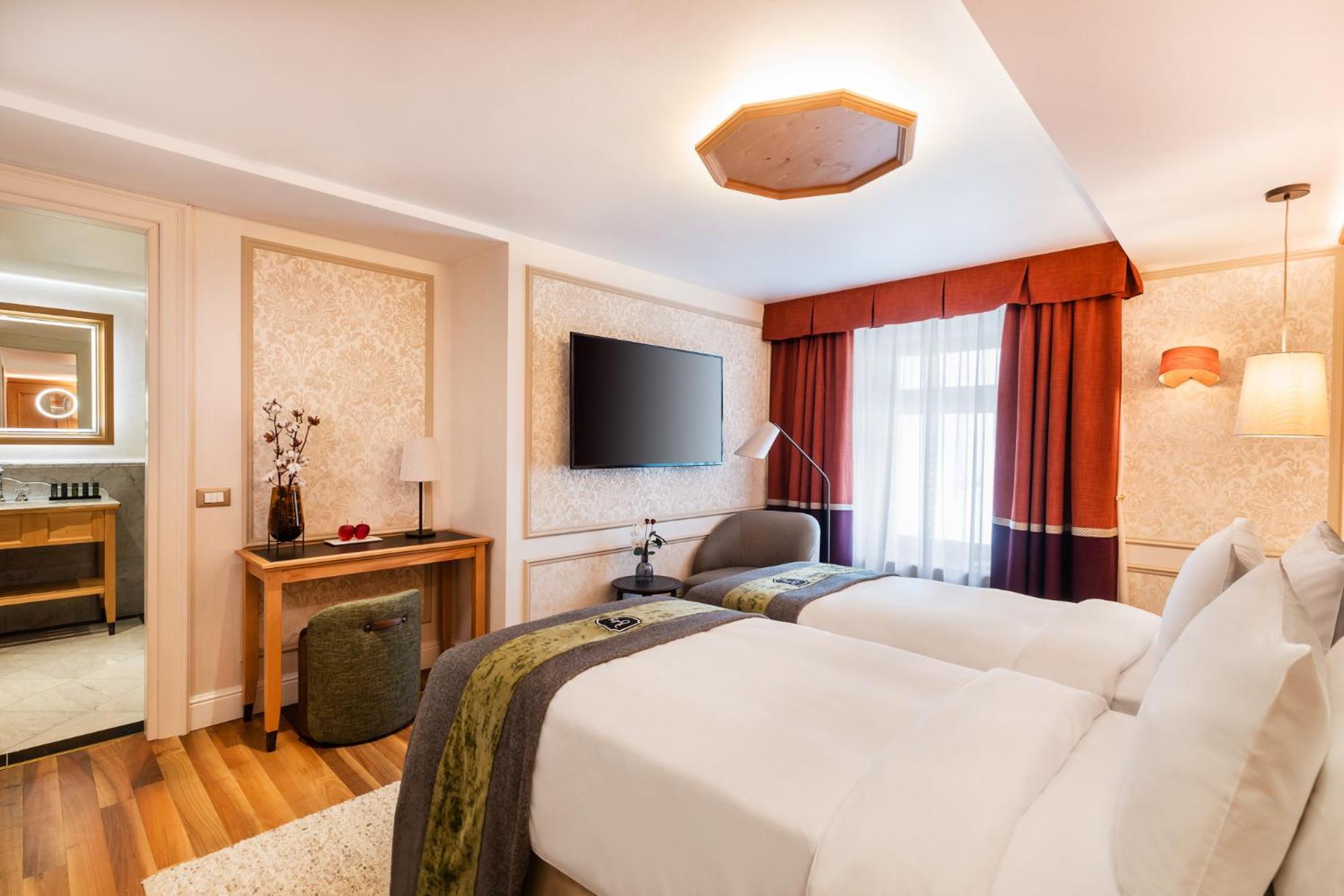Twin Room,1586851222:JPEG